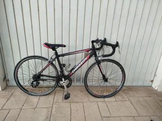 Bicicleta de carretera nueve-once años