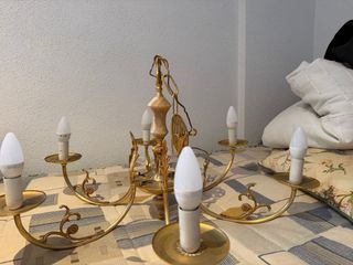 Lámpara araña dorada techo