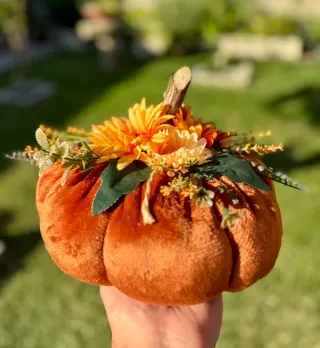 Calabaza artesanal de tela con flores