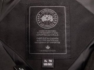 Abrigo estilo Canada Goose con capucha