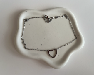 Collar plateado colgante de corazón minimalista