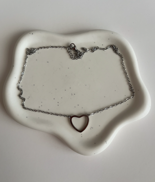 Collar plateado colgante de corazón minimalista