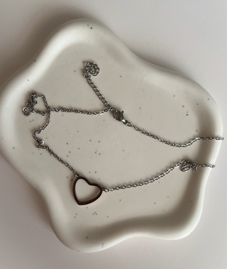 Collar plateado colgante de corazón minimalista
