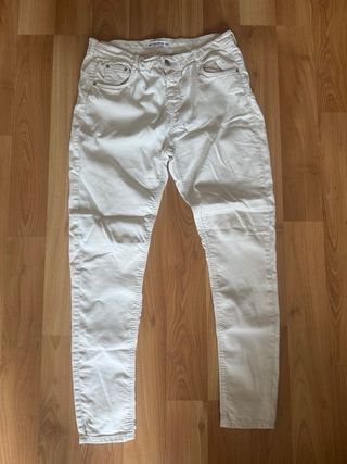 Pantalón blanco Pull&Bear