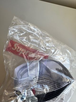 Supreme Big Crest Mesh Back 6-Panel Bianco