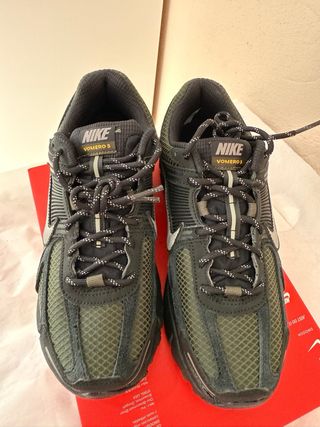 Nike Vomero 5 Negro Verde Oliva