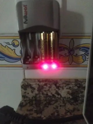 Cargador Baterías AA/AAA Fullwat