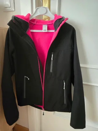 Chaqueta Decathlon Negra y Rosa Talla 12 años