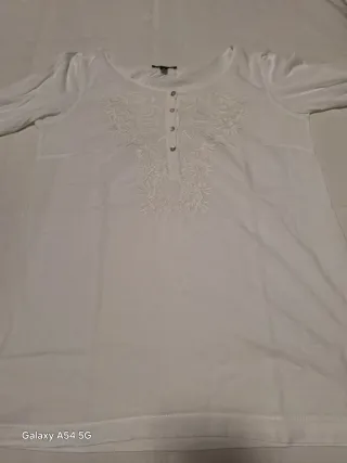 Camiseta Massimo Dutti bordada manga 3/4