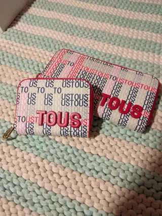 Conjunto de cartera grande y pequeña multicolor.