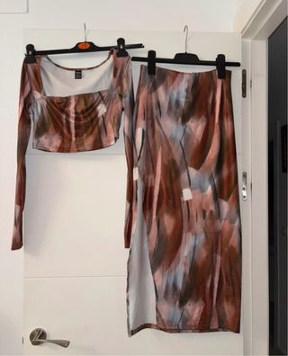 Conjunto SHEIN top y falda estampado
