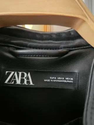 Cazadora Biker Piel Sintética  Negra de Zara