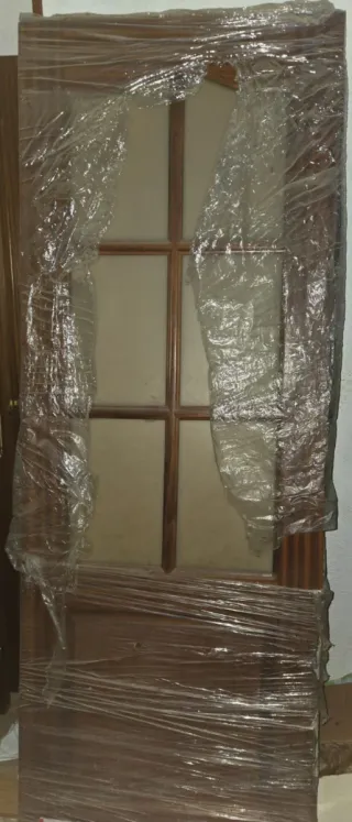 Puerta madera noble con cristal