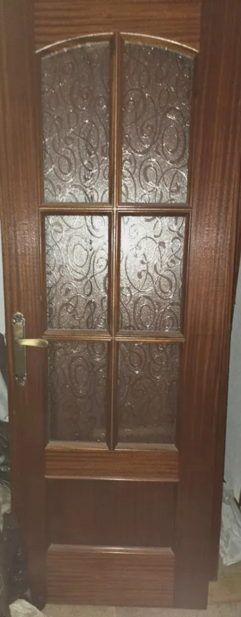 Puerta madera noble con cristal