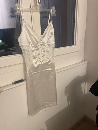 Vestito bianco con pizzo