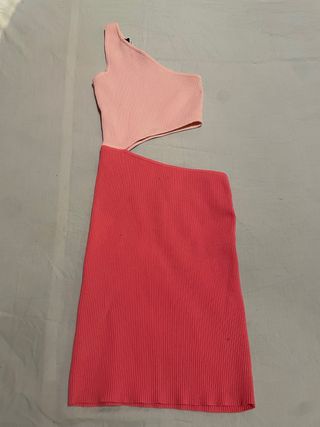 Vestido midi asimétrico con abertura