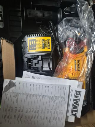Taladro percutor DeWalt DCH133NT 18V