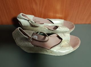 Sandalias cuña Garcia beige y doradas 40 - gratis