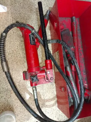 Gato Hidráulico Carrocero Rojo