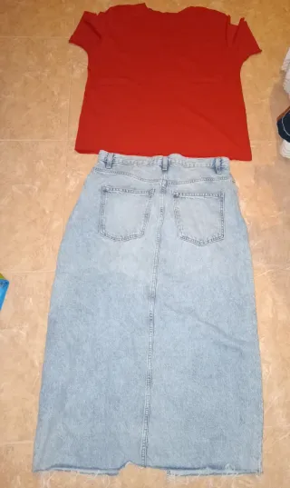 Conjunto Camiseta Roja y Falda Vaquera