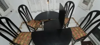 Mesa extensible y 4 sillas