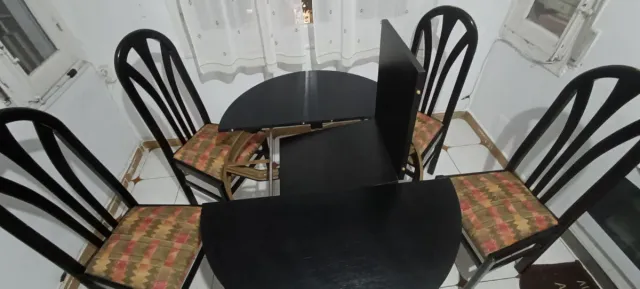 Mesa extensible y 4 sillas
