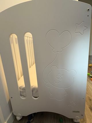 Cuna de bebé blanca