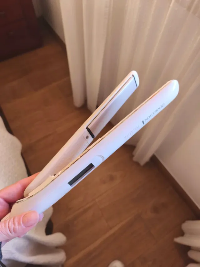 Plancha de pelo Remington blanca(falta el enchufe)