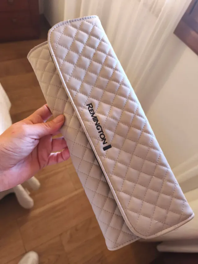 Plancha de pelo Remington blanca(falta el enchufe)