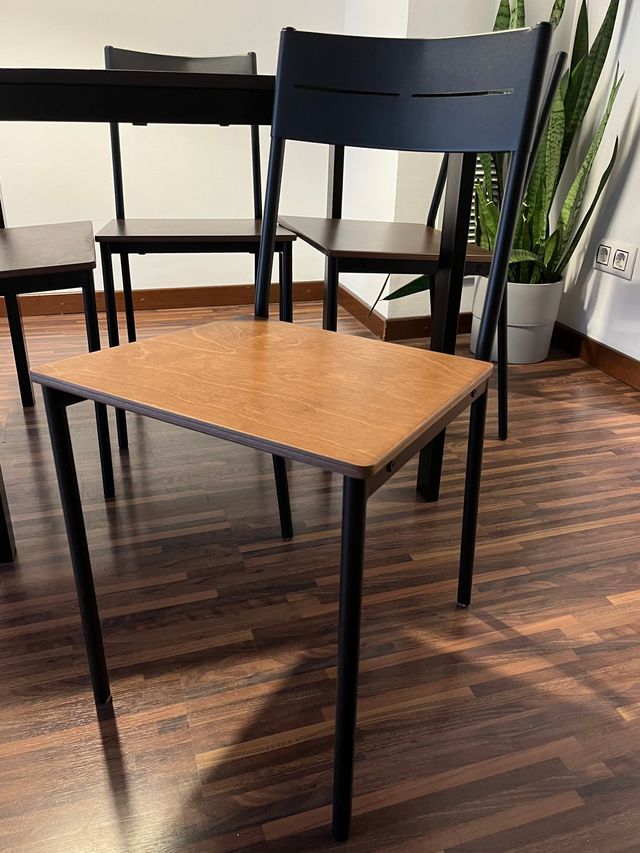 Conjunto de mesa y sillas (VANGSTA y SANDSBERG)