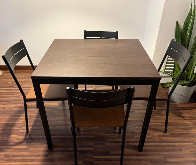 Conjunto de mesa y sillas (VANGSTA y SANDSBERG)