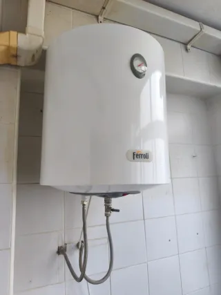 Termo Ferroli blanco. Totalmente nuevo.