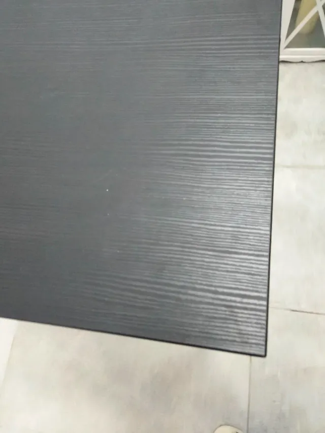 Mesa comedor negra patas metálicas y madera