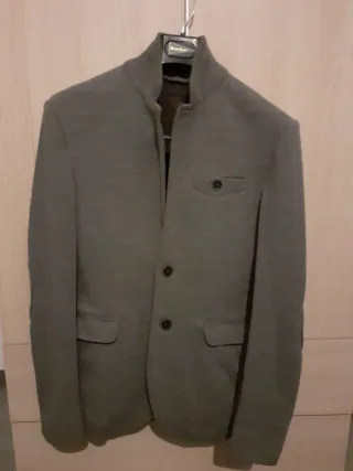 Chaqueta Bershka gris hombre