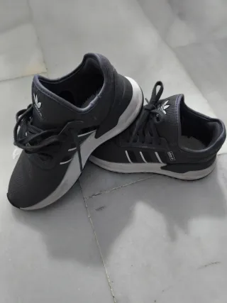 Zapatillas Adidas Gris/Blanco Poco Uso