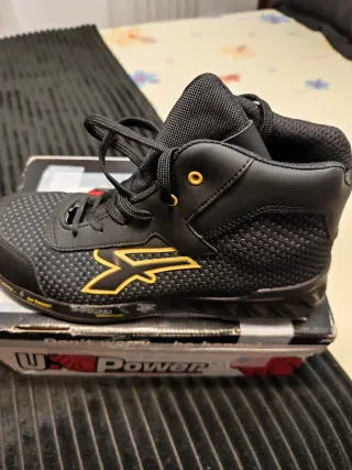 Botas U-Power Talla 45 Negras y amarillo.