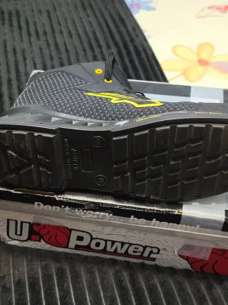 Botas U-Power Talla 45 Negras y amarillo.