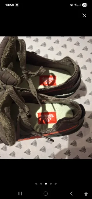 Zapatillas verdes y naranjas