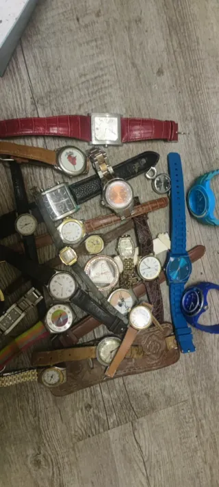 Lote de23  relojes de muchos relojes 