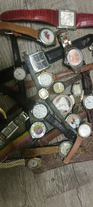 Lote de23  relojes de muchos relojes 