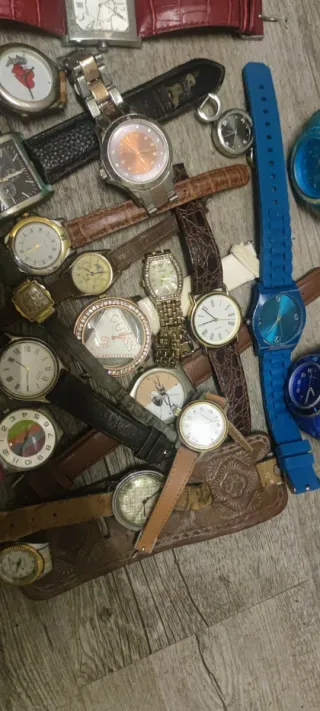 Lote de23  relojes de muchos relojes 