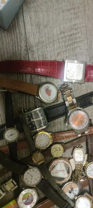 Lote de23  relojes de muchos relojes 