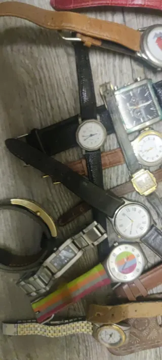 Lote de23  relojes de muchos relojes 