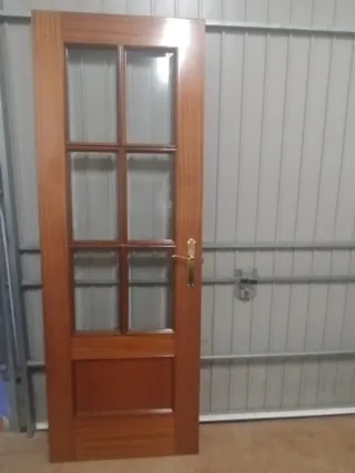 Puerta de madera de roble con cristal