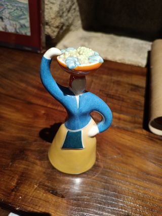 Figura cerámica vendimiadora Galos