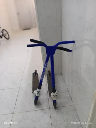 2 Patinetes azul i blanco