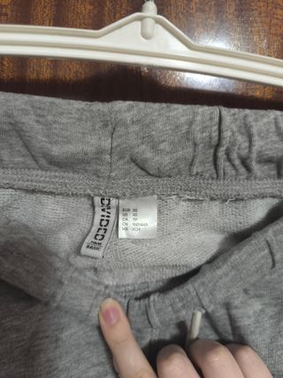 Pantalón corto H&M gris talla XS