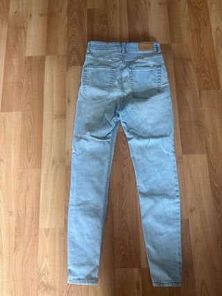 Pantalón vaquero Pull&Bear azul claro