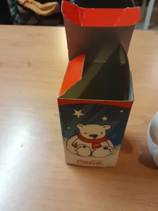 Peluche a forma di uovo Coca-Cola e Kinder