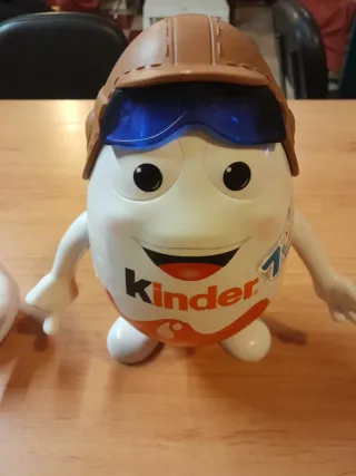 Peluche a forma di uovo Coca-Cola e Kinder